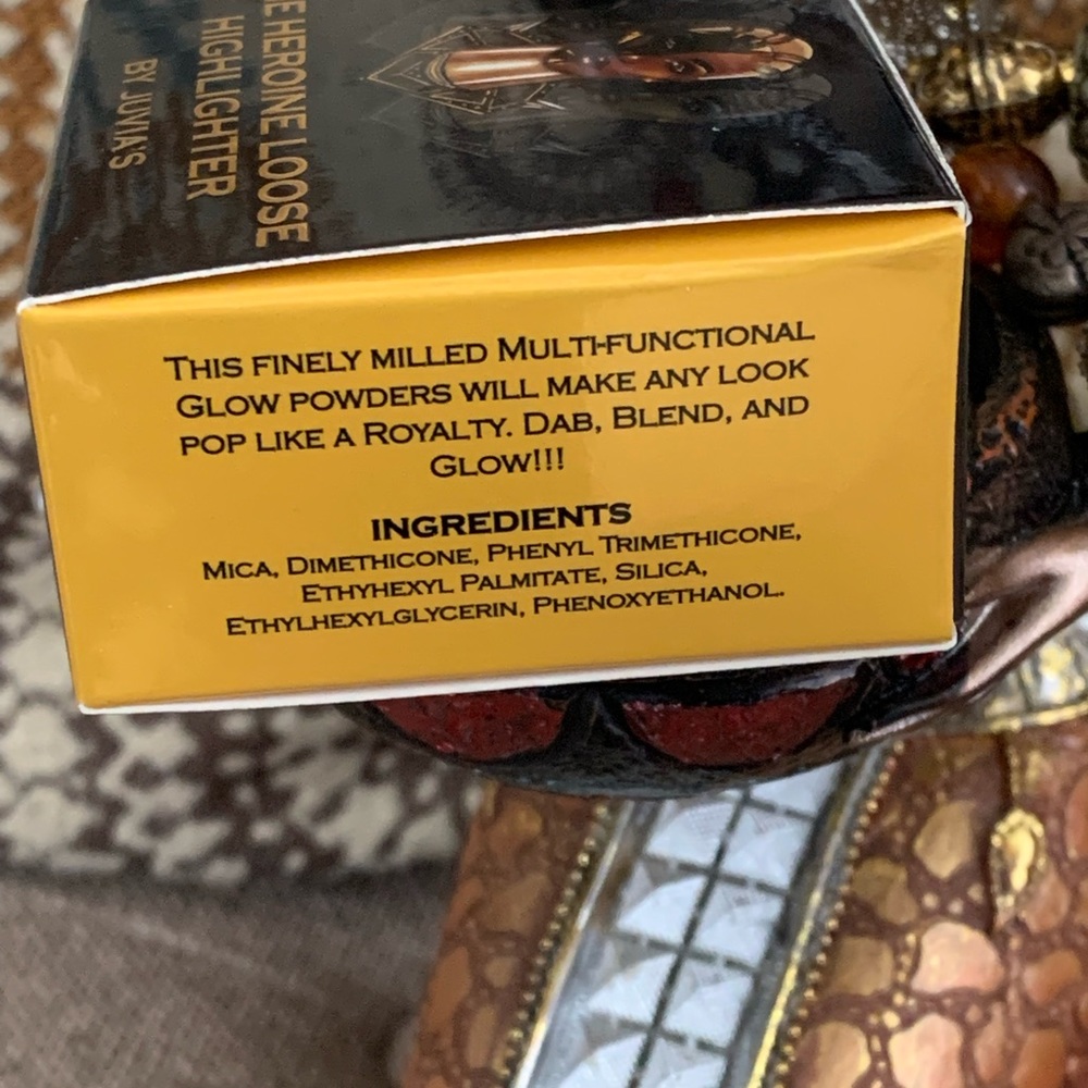 Juvia’s Place Heroin Loose Powder Highlighter - Picture 6 of 6